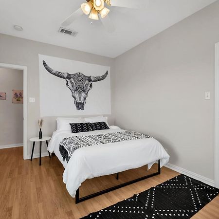 Taste Of Everything House 5 From Baylor & Magnolia Waco Exterior foto