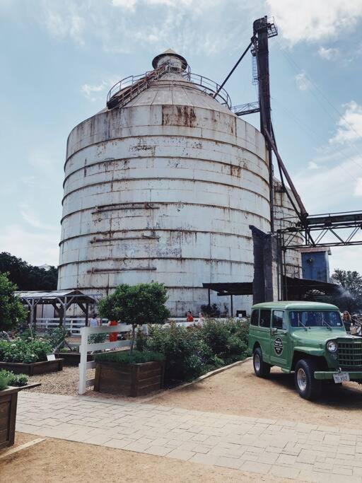 Taste Of Everything House 5 From Baylor & Magnolia Waco Exterior foto
